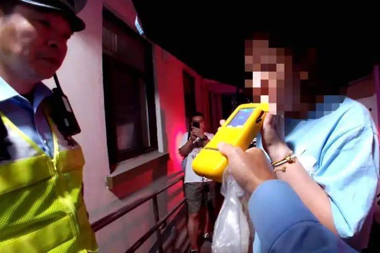 皇冠信用網登2登3
_上海一女子开车肇事后皇冠信用網登2登3
,第一件事竟是逃回家喝酒……已被刑拘!