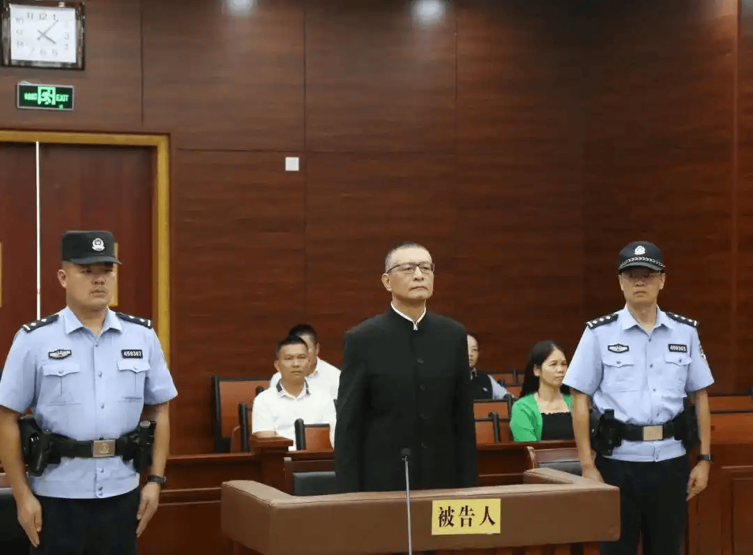 皇冠信用盘开户_柳州市委书记:违建轻轨透支人民信任皇冠信用盘开户,败坏党风政风,教训极其深刻