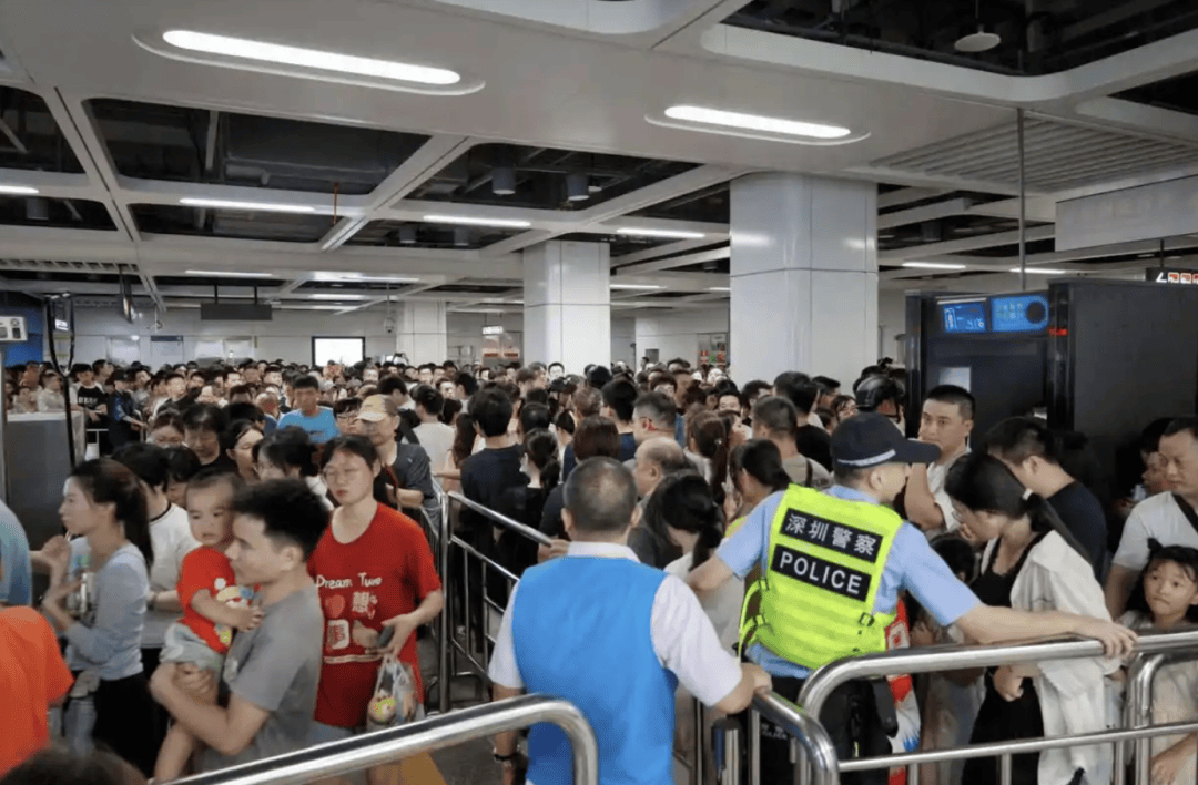 黑镇市vs卧龙岗狼队_历史首次!深圳地铁客流又爆了黑镇市vs卧龙岗狼队,这三条线路人最多