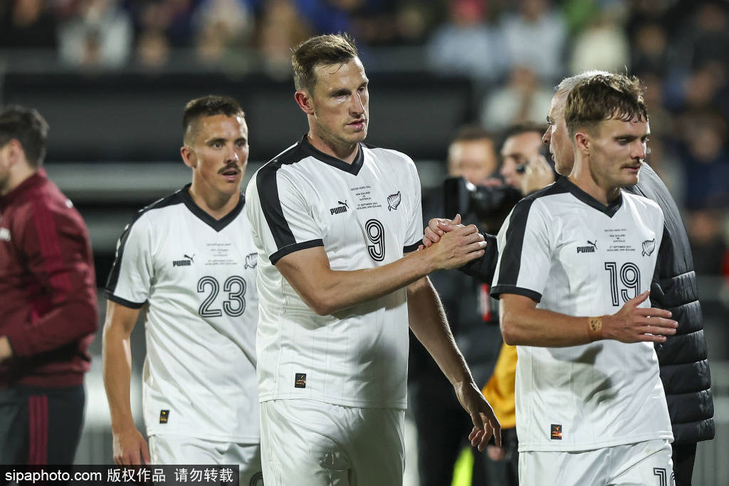 亚预赛离奇一幕:最后3分钟马尔默(女) vs韦克舍(女),澳大利亚球员颠起了球,根本不想赢中国队,着急跟裁判握手 | 马尔默(女) vs韦克舍(女)