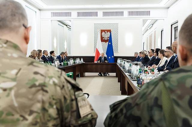 波兰突然开火皇冠登2代理,普京血赚不亏?白俄一反常态,特朗普宣告好戏开场 | 皇冠登2代理