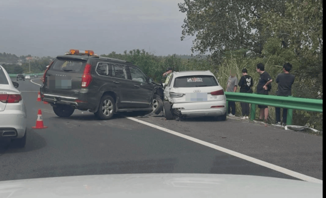 皇冠皇冠信用平台_“司机像没意识了一样!”男子称SUV在高速上慢行、撞上石墩也不停皇冠皇冠信用平台,交警:司机目前无生命危险