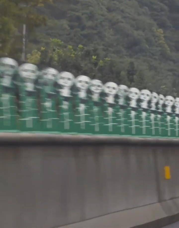 皇冠信用網会员_四川一高速上熊猫图案装置被指“鬼畜”皇冠信用網会员,高速方回应:没那么抽象,已上报情况