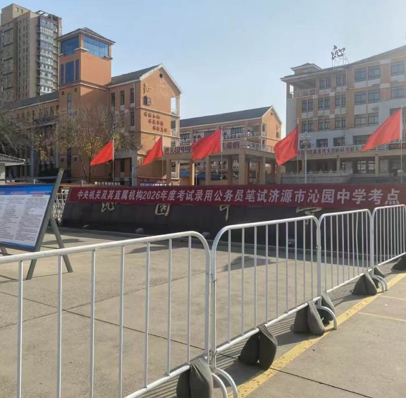 法国足球
_两女子参加国考入住酒店凌晨遭陌生男子刷卡闯入法国足球
,酒店回应:安保人员查房开错了门